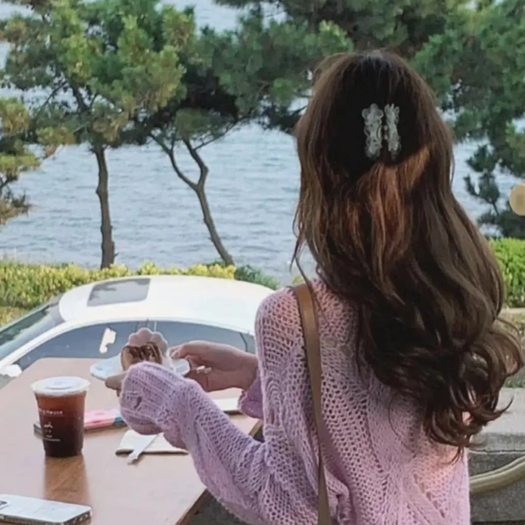 橙色女孩